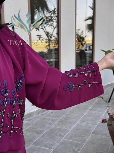 عباية كريب صيفي مع سديري مطرز يدوي ، القصة استريت