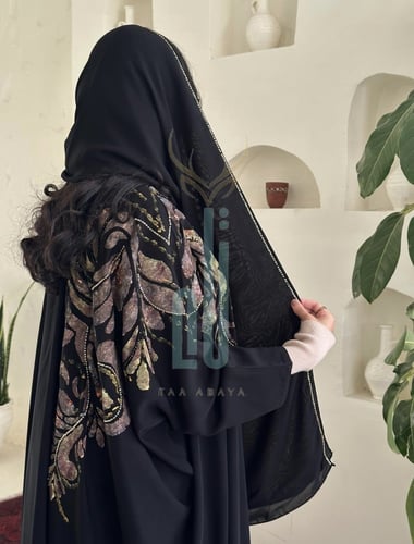 عباية كريب سبيشل رسم وشك، القصة بشت