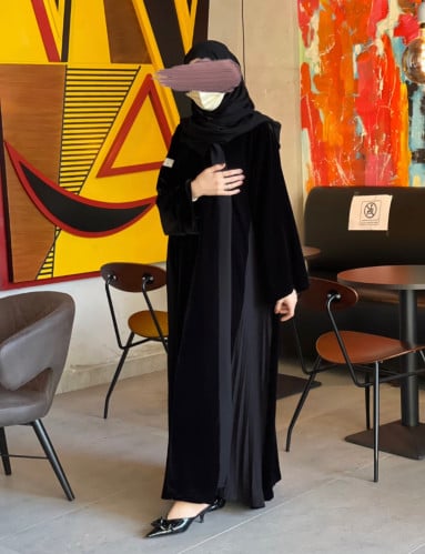 عباية مخمل وبليسيه شيفون