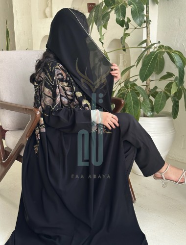 عباية كريب سبيشل رسم وشك، القصة بشت