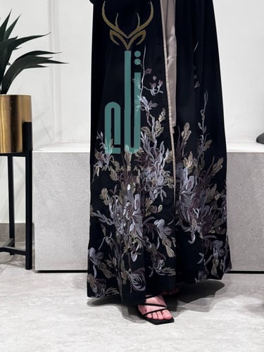 عباية كريب سبيشل تطريز كمبيوتر، القصة استريت