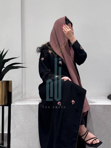 عباية كريب بلقيس شك خيوط وفصوص، القصة استريت