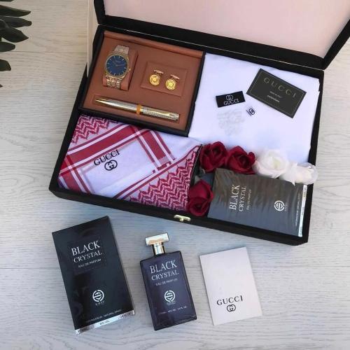 هدايا رجالية بقماش قوتشي وشماغ وطقم ساعة مع عطر فا...