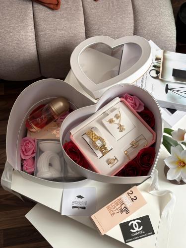 Luxury women's gift box | Complete women's gift for all occasions