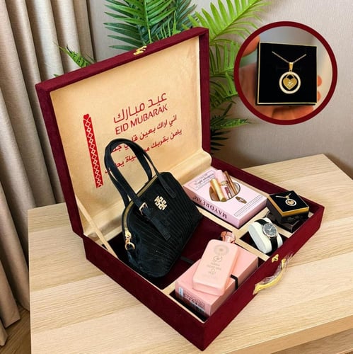 طقم نسائي فاخر مع شنطة وعطر وساعة وأرواج وسلسال حس...