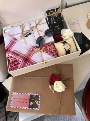 طقم جفنشي رجالي فاخر – شماغ أحمر، ساعة، عطر CHANAL...