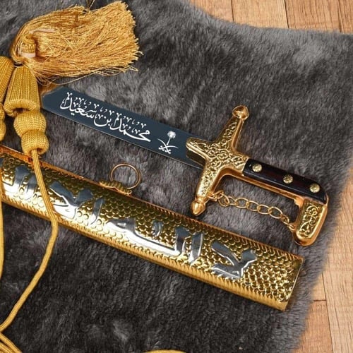 هدية رجالية بوكس ملكي بشت سيف بالأسم والعبارة حسب...