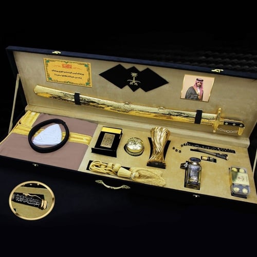 بوكس ملكي هدايا رجالي للمناسبات سيف ومشلح