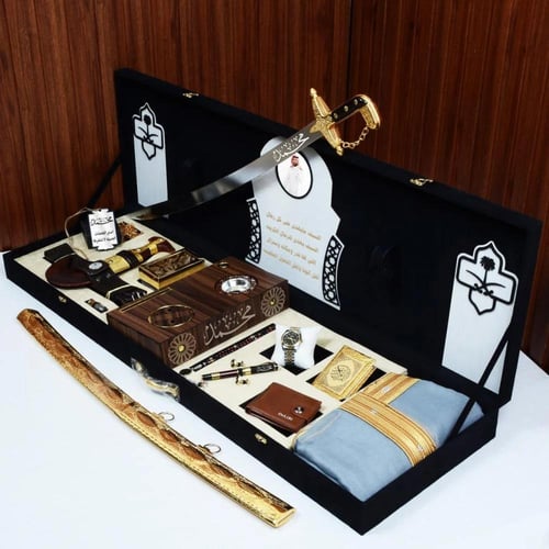 بوكس هدايا ملكي فاخر يضم مشلح وطني مع سيف ومجموعة...