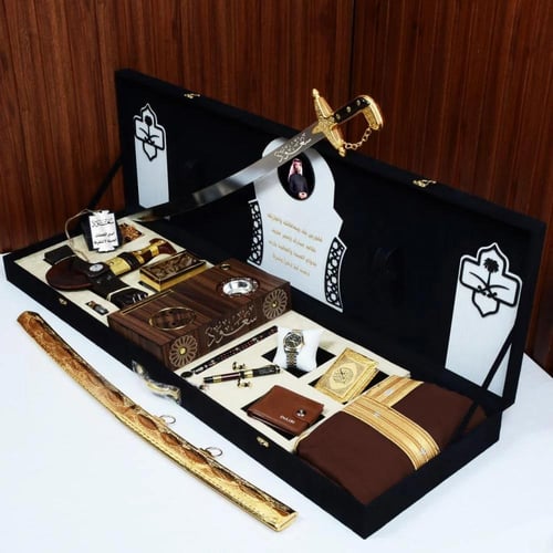 بوكس هدايا ملكي فاخر يضم مشلح وطني مع سيف ومجموعة...