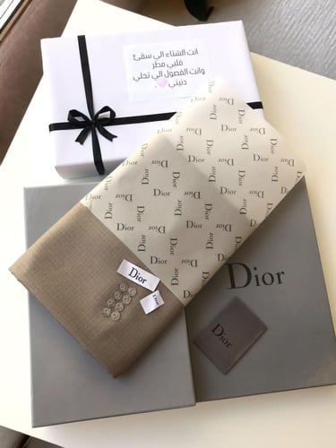 قماش شتوي ماركة ديور بكل ملحقاته