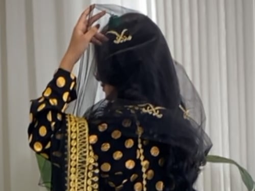 طرحة تل أسود سيفين ونخلة ذهبي وزيتي اخضر .