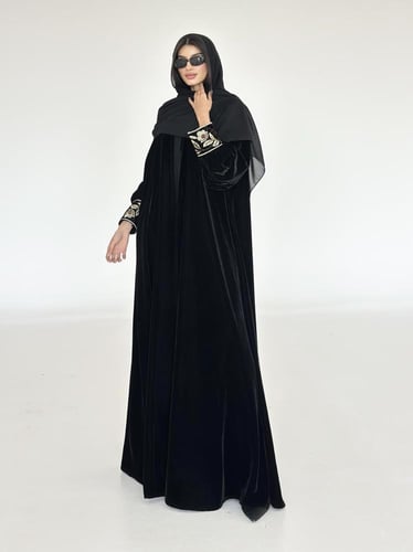 عبايه المخمل الملكية