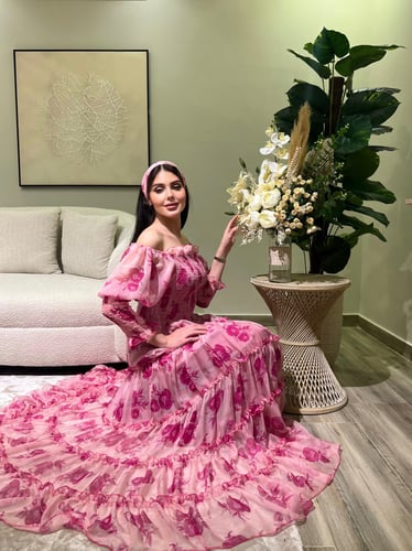 فستان وردي الفستان الوردي