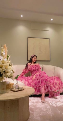 فستان وردي الفستان الوردي