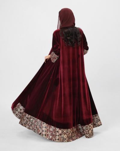 عبايه مخمل عنابي و كلفة مطرزه