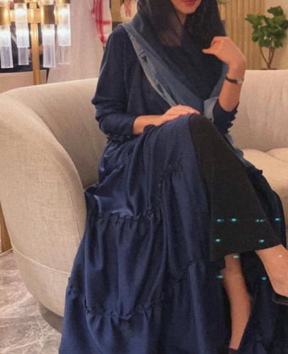 (مع طرحة كحلي ساده )