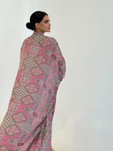 عباية كتف وردية