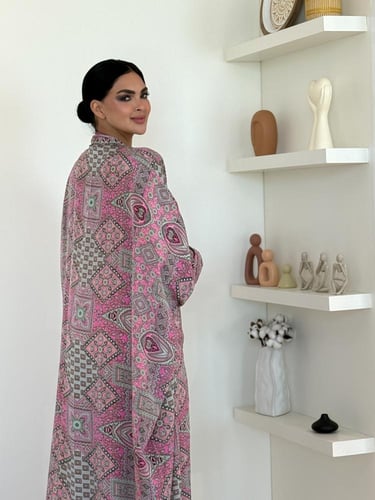 عباية كتف وردية