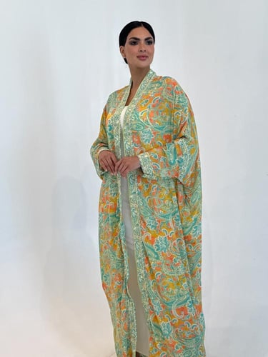 عباية كتف نص كلوش بألوان متناسقة