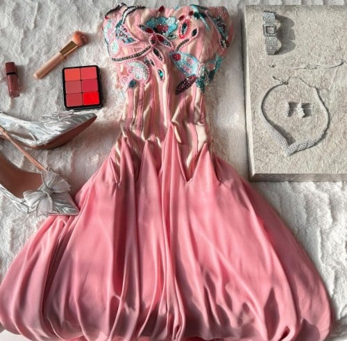 فستان سهرة بكسرات وردي