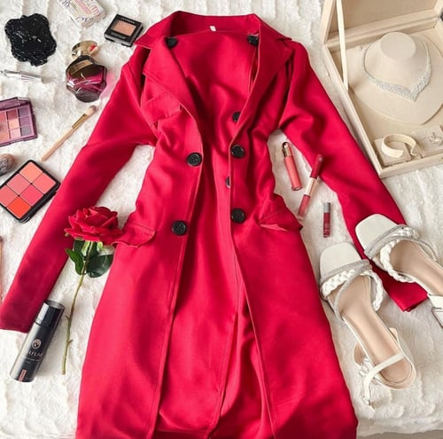 فستان احمر قطعتين كم طويل