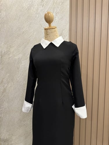 فستان اسود طويل مطرز