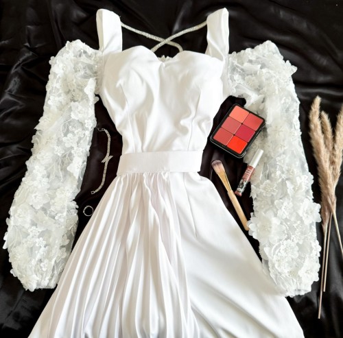 جمبسوت ابيض مع اكمام وحزام