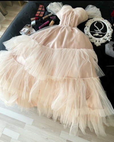 فستان سهرة منفوش طبقات