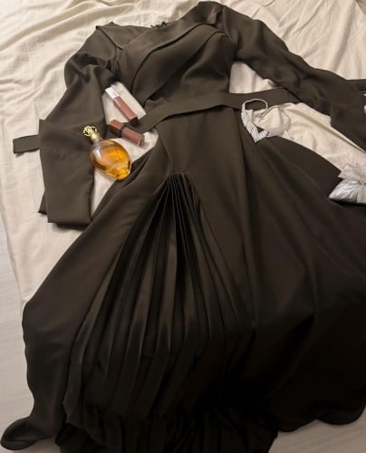 فستان زيتي اكمام طويلة وكسر