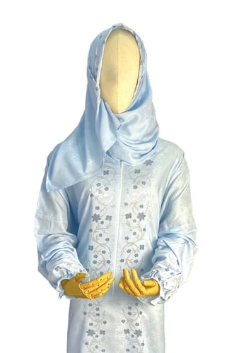 طقم سجادة مع ثوب صلاة