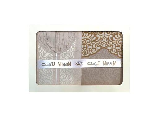 طقم سجادة مع ثوب صلاة