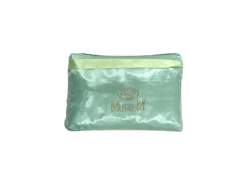 سجادة صلاة ساتان خفيفة بشنطة