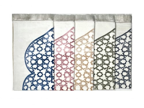 سجادة صلاة مخمل لون ابيض/ازرق