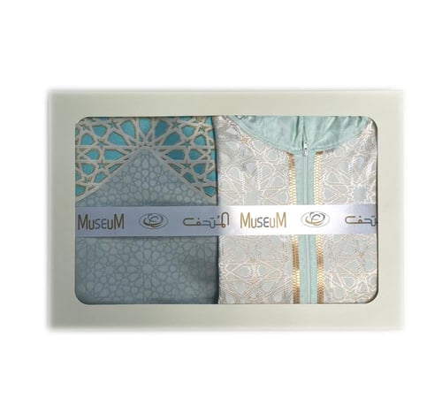 طقم سجادة مع ثوب صلاة