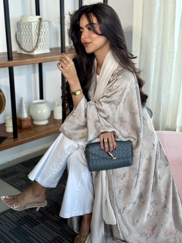 عباية الحرير بلمعه سكري