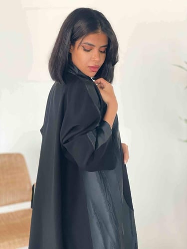عبايه فخمه بالجاكار اسود