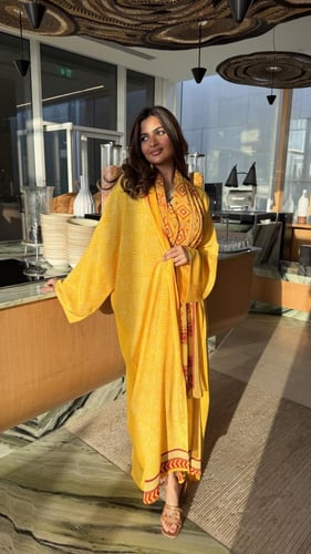 عباية حرير اصفر