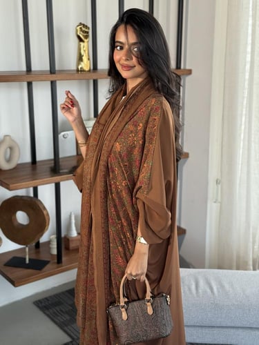 عباية الحرير البني٣