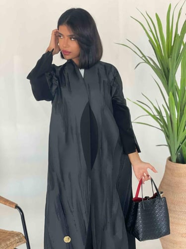 عبايه فخمه بالجاكار اسود