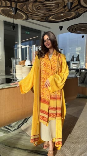 عباية حرير اصفر