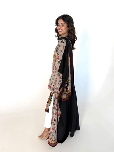 عباية حرير رمادي بالورود