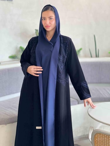 عباية سوداء كرز
