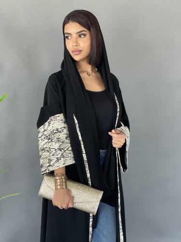 عباية سوداء بالجاكار