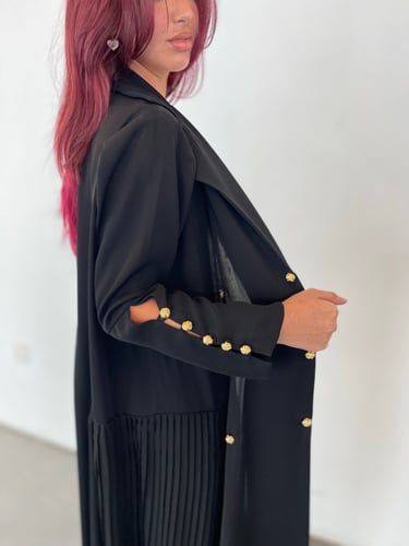 عباية بكسرات جانبية