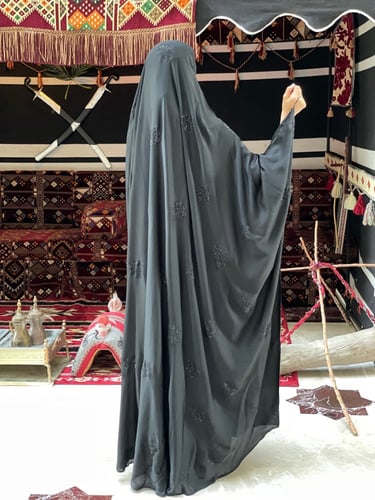 عباية راس حرير بفصوص