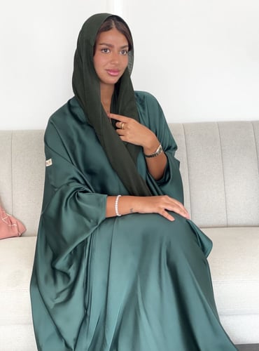 عباية بشت خضراء