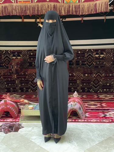 عباية راس بكم مطاط عريض وكلفه