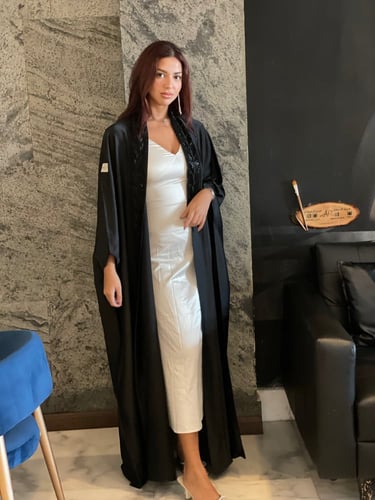 عبايه بشت حرير شك اسود