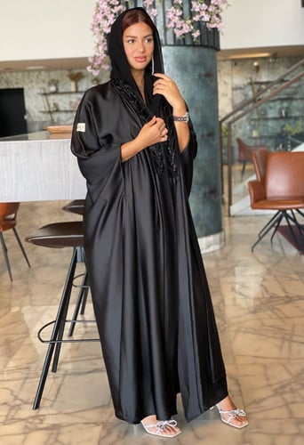 عبايه بشت حرير شك اسود